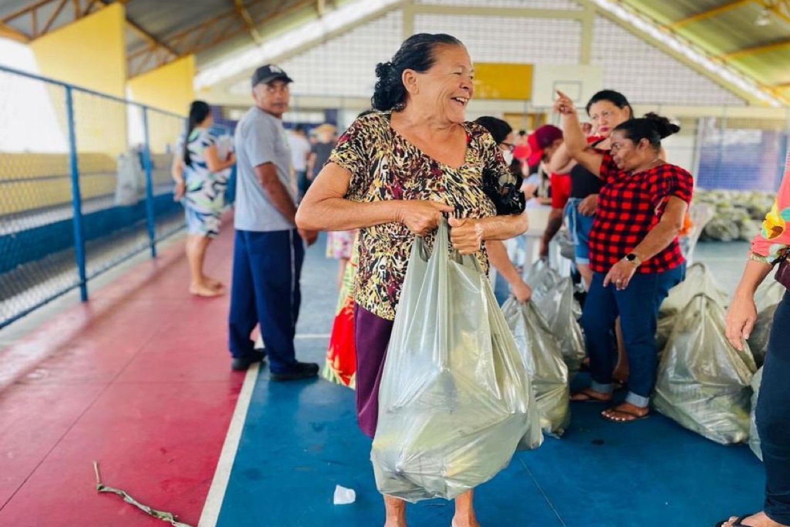 Governo de Pedras de Fogo entrega milho para mais de 700 famílias