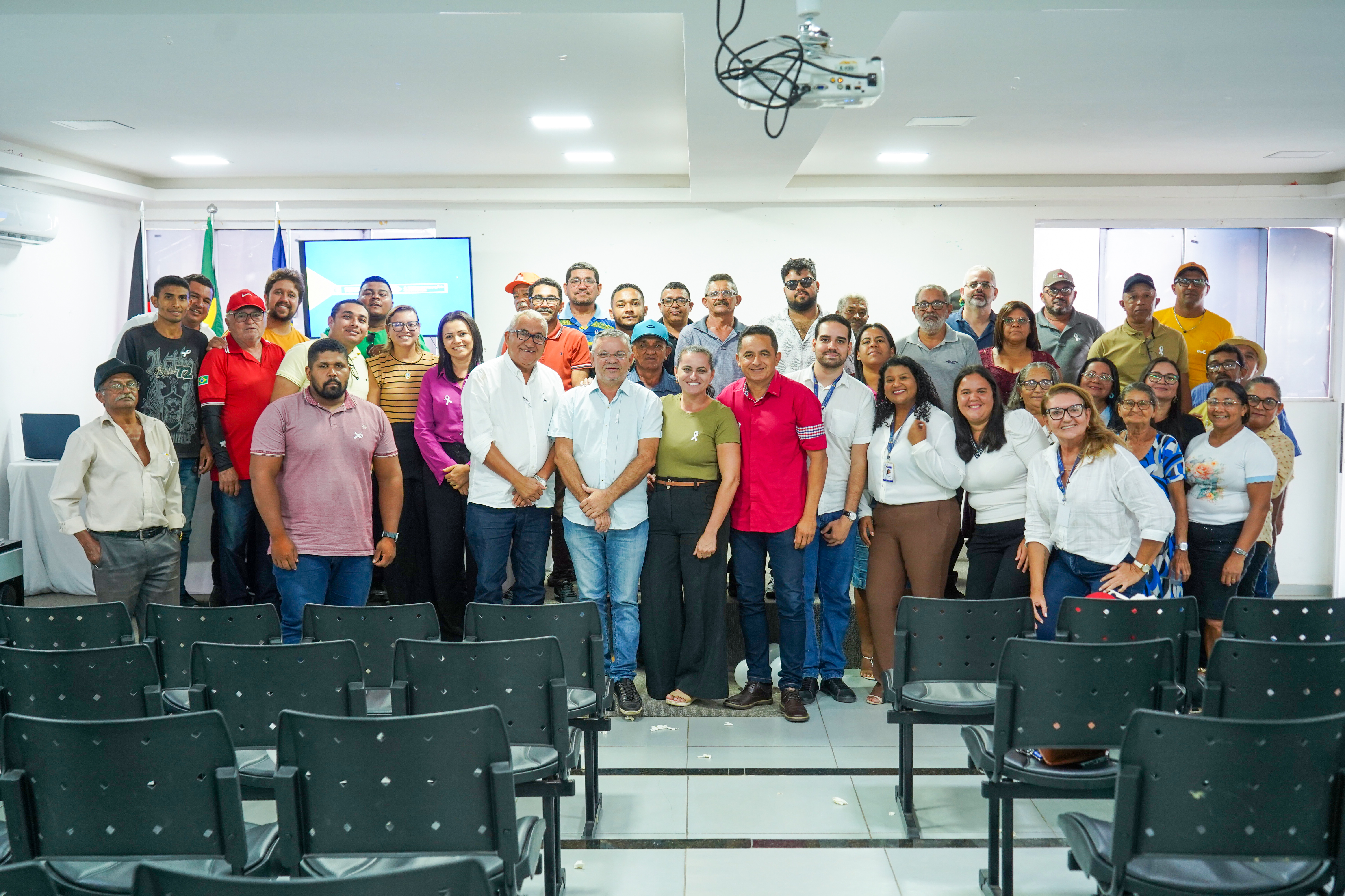 Associações de agricultores se reúnem com gestão municipal para planejar ações