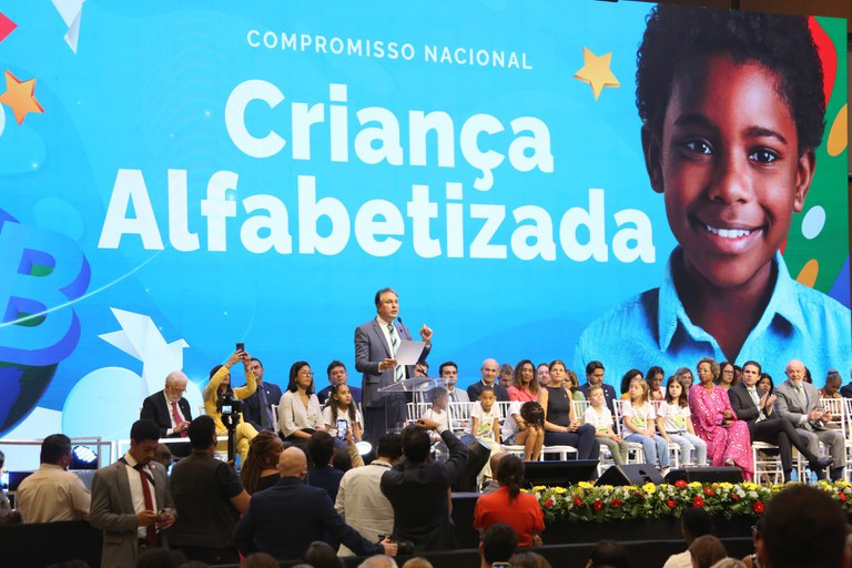 Imagem ilustrativa: Gestão recebe prêmio em Brasília por desenvolvimento da alfabetização em Pedras de Fogo