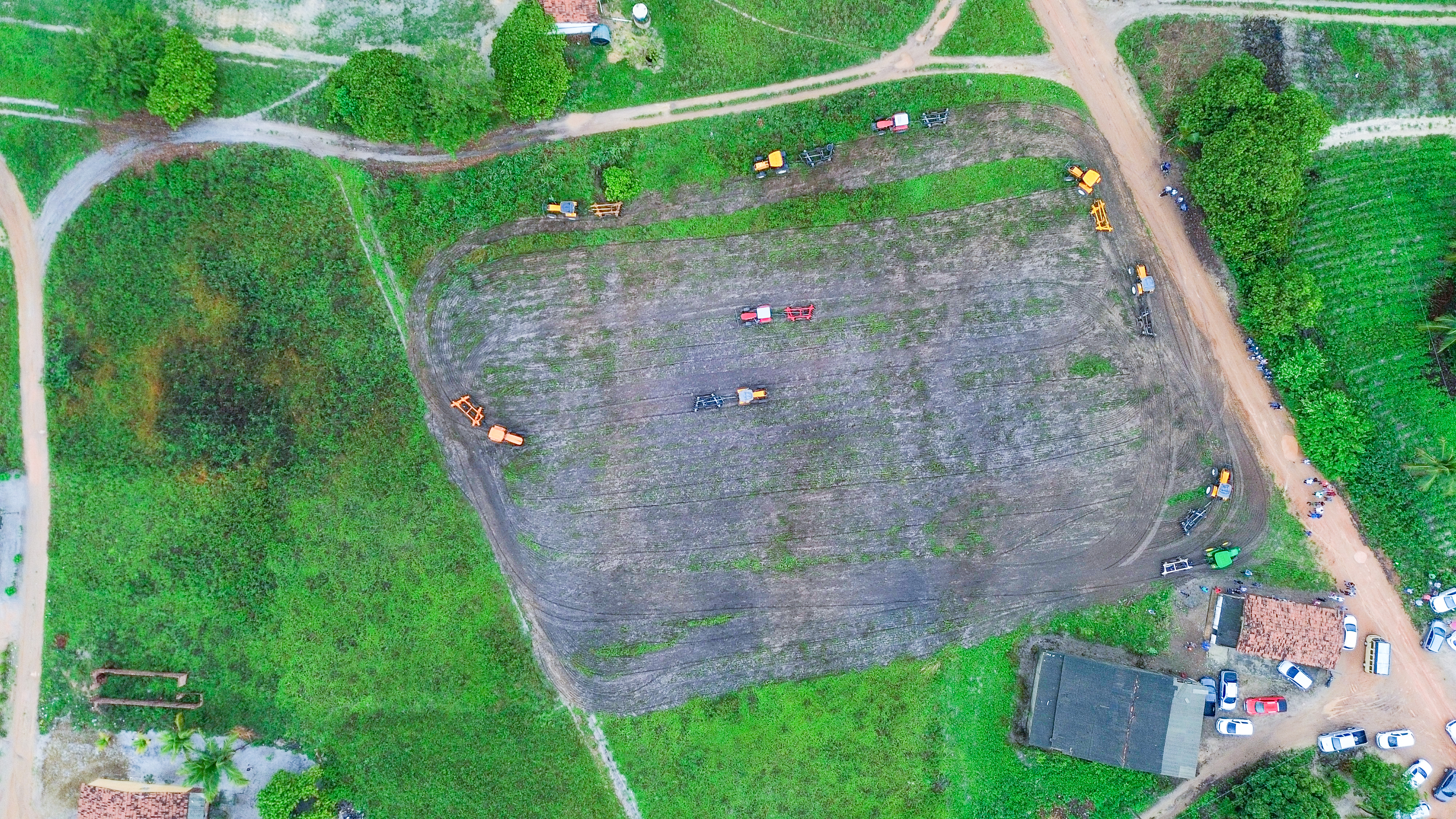 Secretaria de Agricultura inicia corte de terra dos produtores rurais
