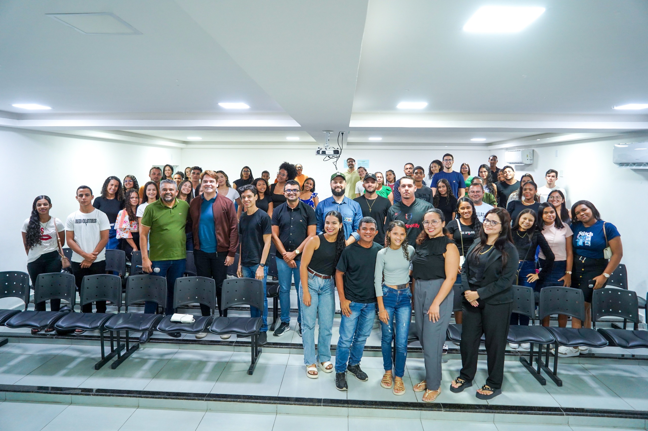 Imagem ilustrativa: Secretaria de Educação realiza aula inaugural do Centro de Línguas e prepara Enem 2025
