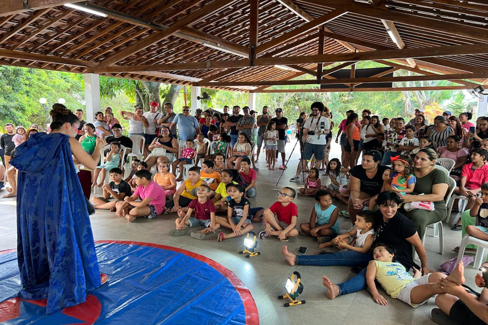 ESPETÁCULO "TÁ COM A MULINGA" ENCANTA PÚBLICO, LEVA CULTURA E DIVERSÃO AO PARQUE ECOLÓGICO PADRE SÍLVIO MILANEZ