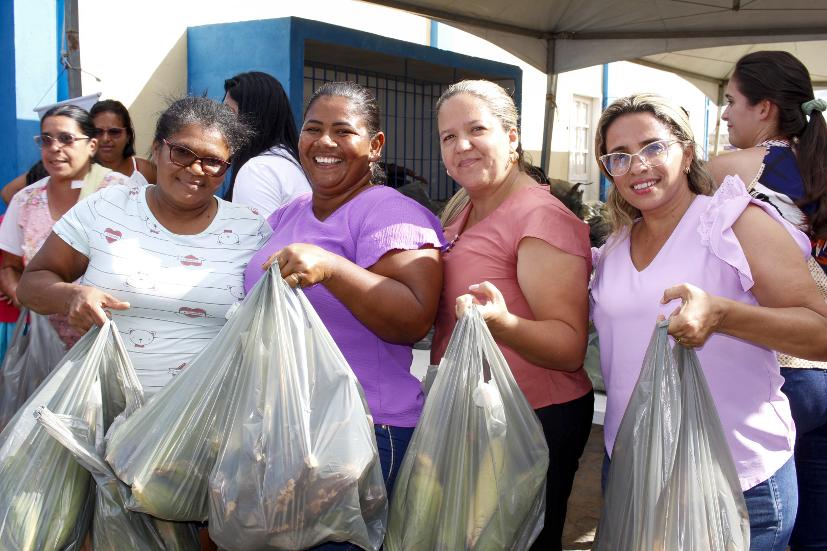 PAA ENTREGA 8 TONELADAS DE ALIMENTOS À POPULAÇÃO