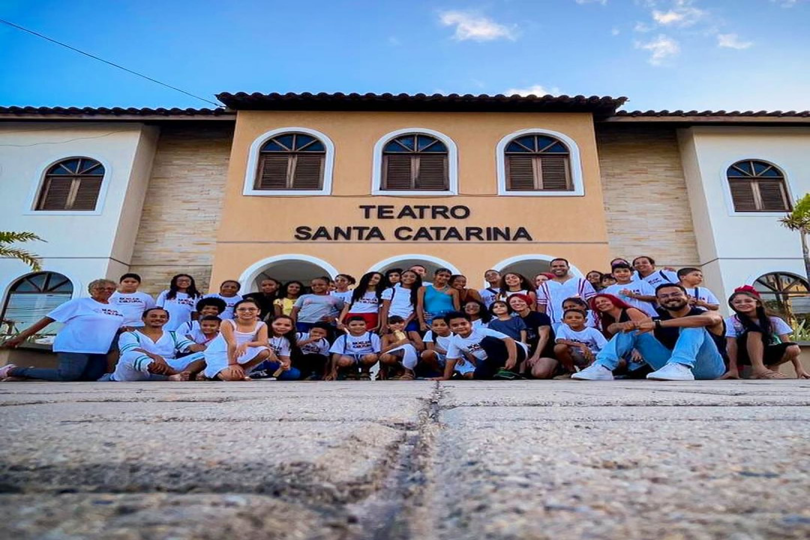 CRIANÇAS DO NÚCLEO EDUCACIONAL E CULTURAL PRESTIGIAM PEÇA TEATRAL EM CABEDELO