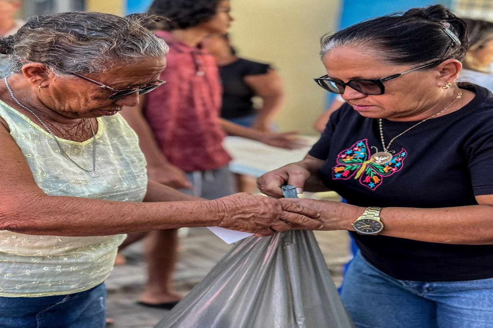 GESTÃO ENTREGA 5 TONELADAS DE ALIMENTOS À POPULAÇÃO EM SITUAÇÃO DE VULNERABILIDADE SOCIAL