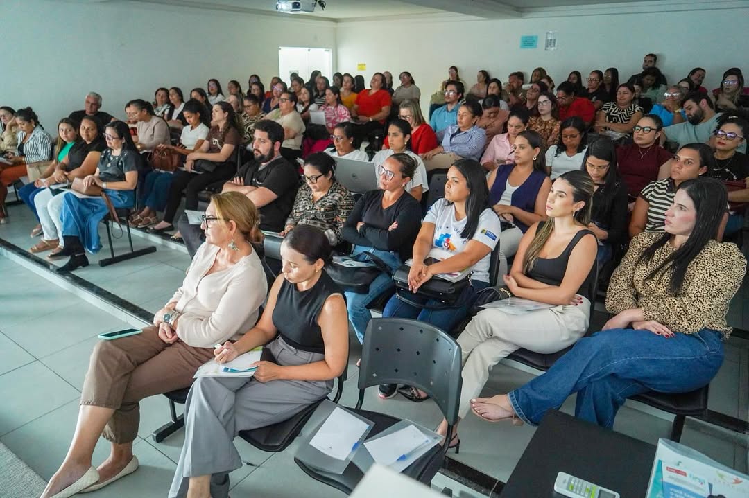 Cuidando da nossa gente com conhecimento.Ontem foi dia de capacitação em Pedras de Fogo. A Secre (13).jpg